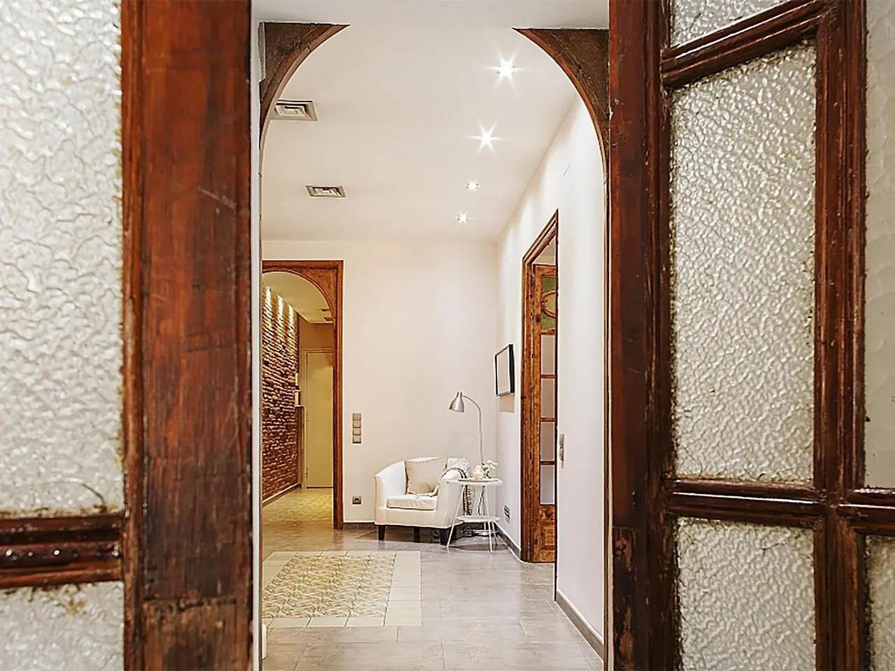 Apartment Bhm1 1036 Carrer De La Creu Coberta, 32, Principal Hotel Barcelona Spain